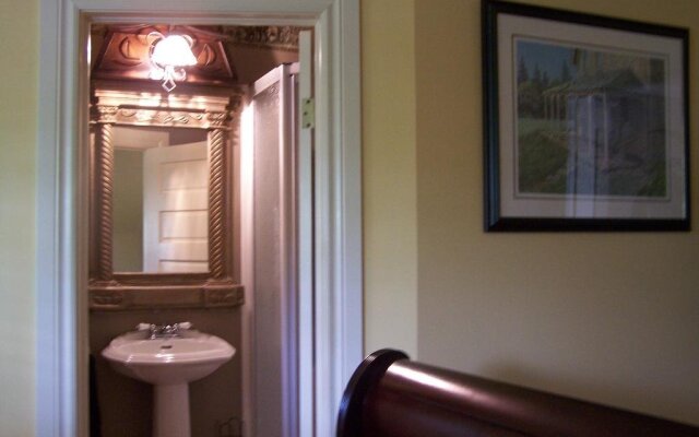 Creighton Manor Inn Bed & Breakfast