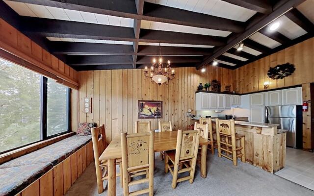 Slopeside Four Bedroom Homes at 1849 Condos - Free Wifi and Parking! by RedAwning