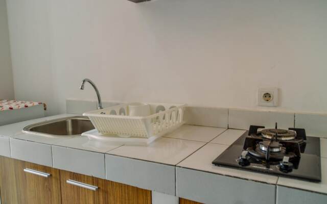 Compact and Modern Studio Room at Casa De Parco Apartment