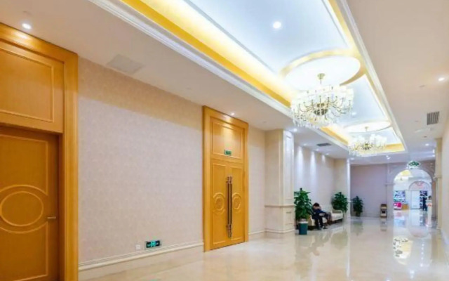 Vienna International Hotel (Jinxia Bonded Store, Xiangjiang North Road, Changsha)