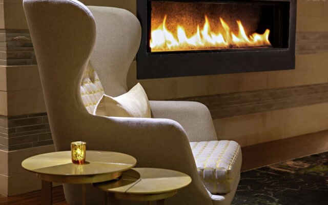 DoubleTree by Hilton Fairfield Hotel & Suites