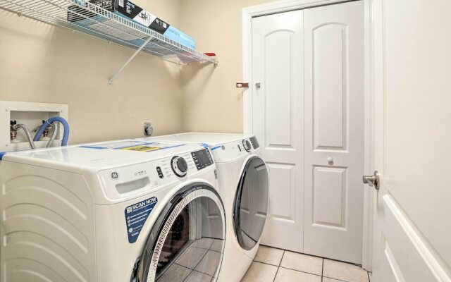 3 Mi to Philippe Park & Pier: Stunning Retreat