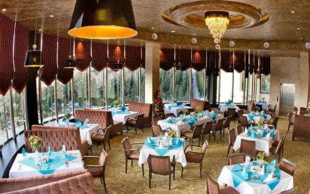 Royal Shiraz Hotel