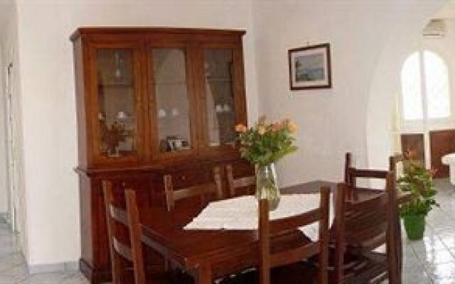 Sorrento Holidays (V425)