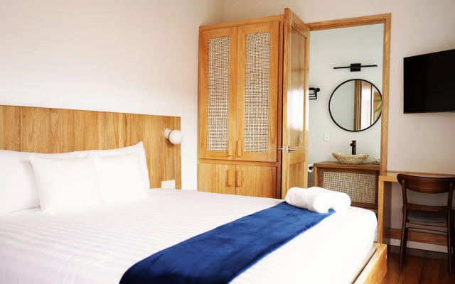 Tropical Suites Hotel