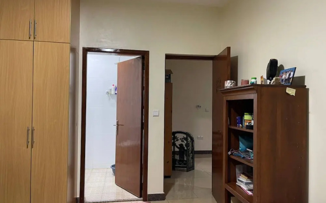 Room-nshuti Spacious Quiet Rm For Short