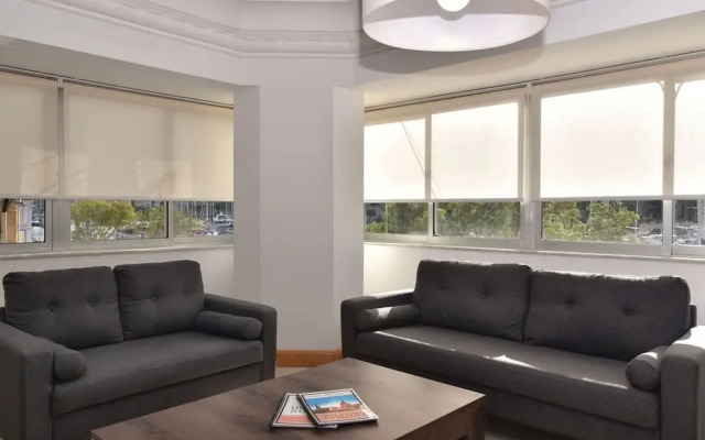2 Bedroom Central Spacious With Sea Views
