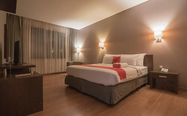 RedDoorz Premium near Paris Van Java Mall