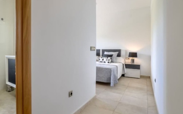 Villa - 5 Bedrooms with Pool and WiFi - 106420