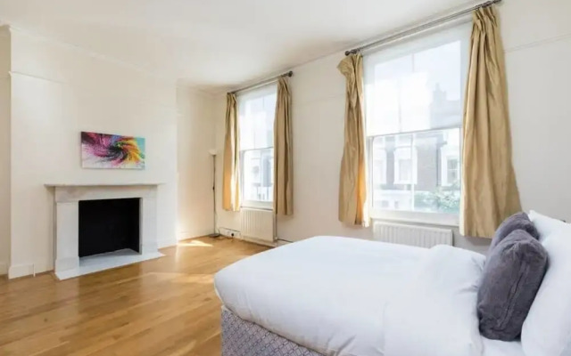 4 Bedroom Flat 4 min Walk From Hammersmith Tube