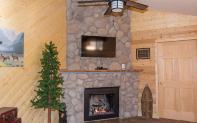 Upper Canyon Inn & Cabins
