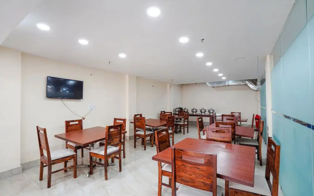 Fabhotel Ada Residency