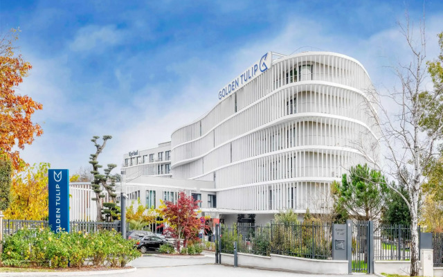 Golden Tulip Lyon Ouest Techlid Hotel & Spa