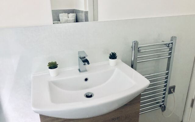 Snapos Luxury Serviced Apartments – Shield House