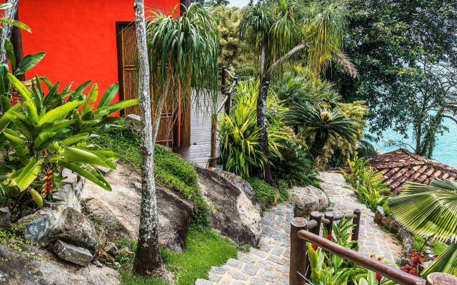 Casa de luxo com piscina e natureza em Ilhabela