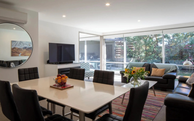 22 Hallenstein Apartments by Staysouth