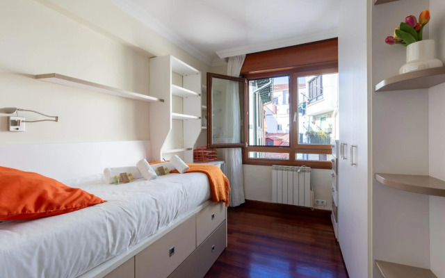 LAMERAGANE, en el centro histórico junto al parque