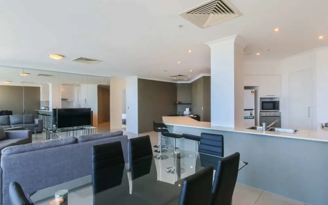 Stylish 3 Bedroom Apartment In Goldcoast