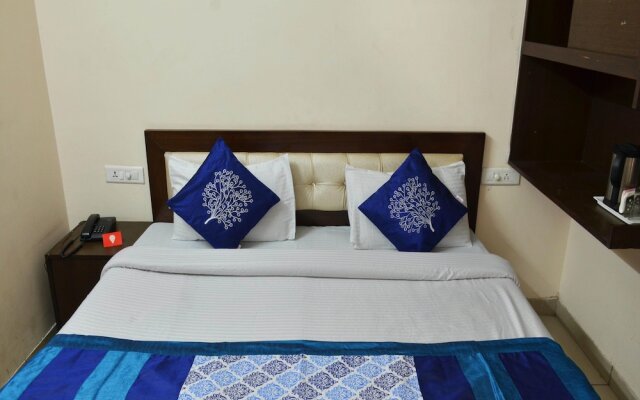 Motel Divine by OYO Rooms