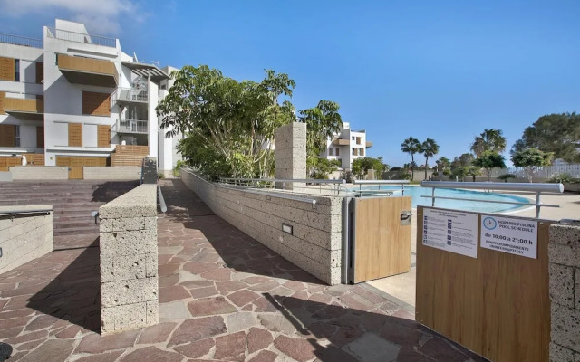 Beautiful Duplex Facing The Beach