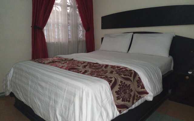 Roneks Royal Hotel & Suites