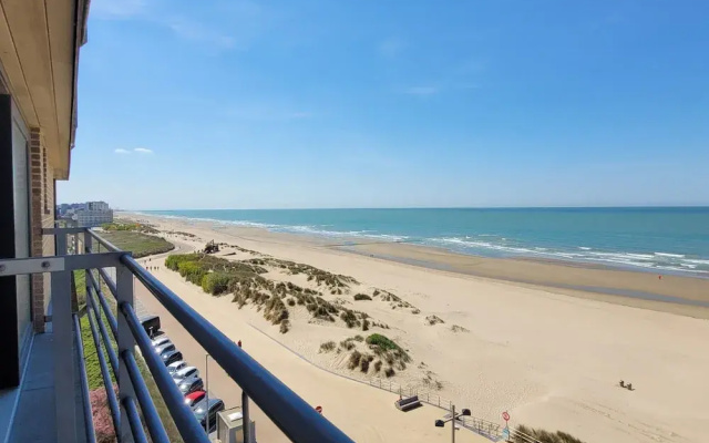 Sea View Apartment by Beach