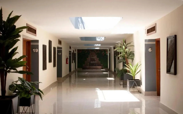 Capital O Hotel Casa Blanca