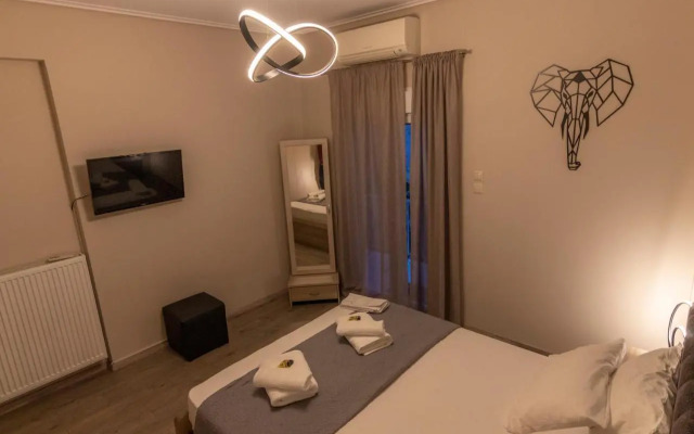 Luxury apartment 10’ from the center!
