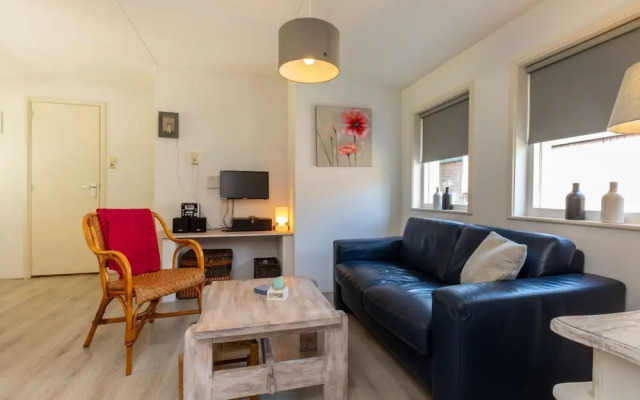 Cozy Holiday Home 3 Minutes From the Beach!