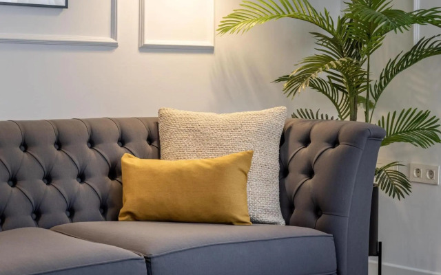 Central Stylish and Elegant 1 & 2 BR apartments I