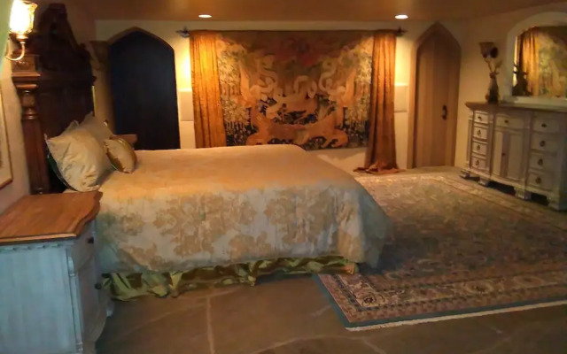 HIGHLANDS CASTLE overlooking Lake George.. plus 2 other Castles!