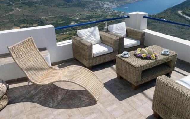 Plori Studios and Apartments