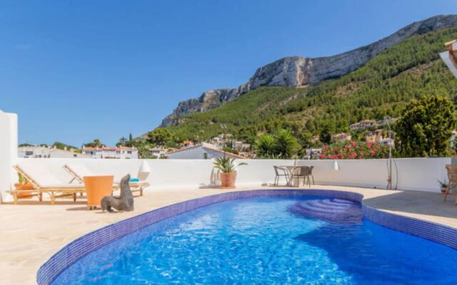 Scenic holiday home in Comunidad Valenciana with pool