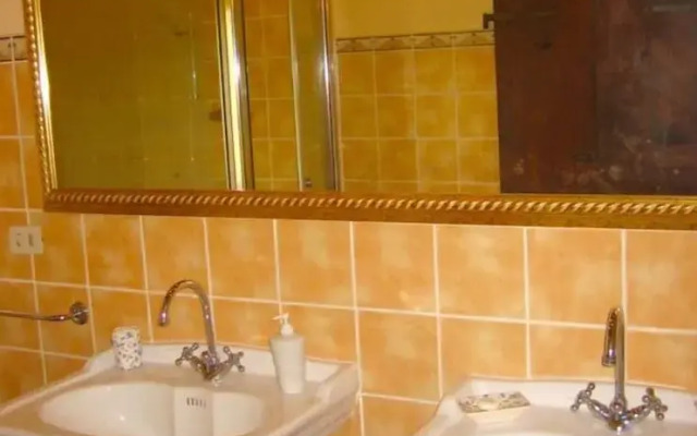 Stunning private villa for 6 guests with private pool, TV, pets allowed and parking