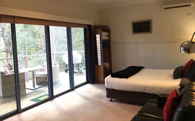 Cloverhill Hepburn Springs