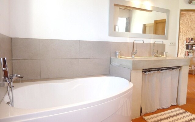 Villa With 7 Bedrooms in Pernes-les-fontaines, With Private Pool, Furn