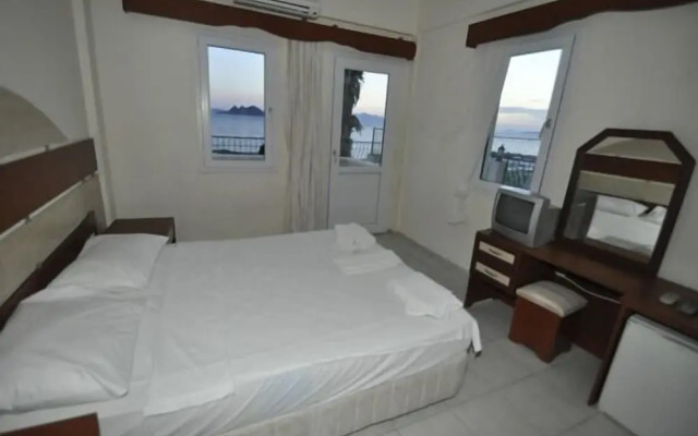 Ado Beach Hotel
