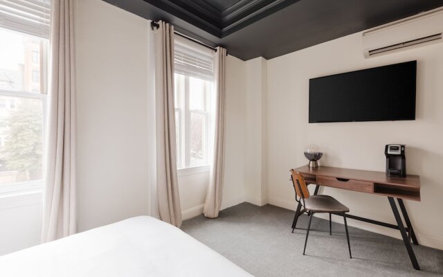 Dupont Circle Embassy Inn by FOUND