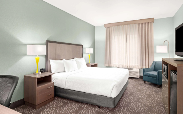 La Quinta Inn & Suites by Wyndham Newport
