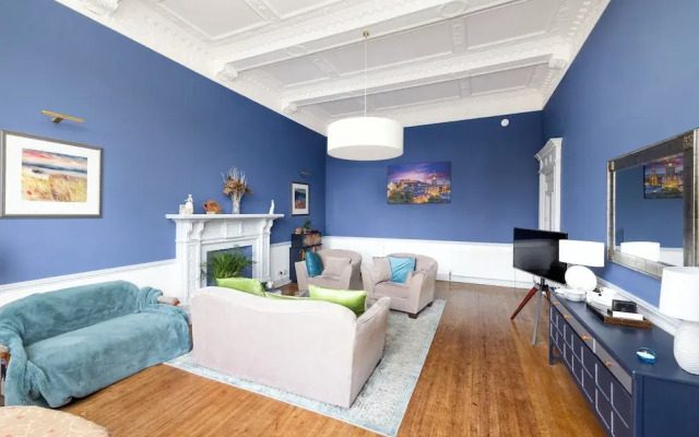 Spacious 2-Bedroom Ground Floor Flat