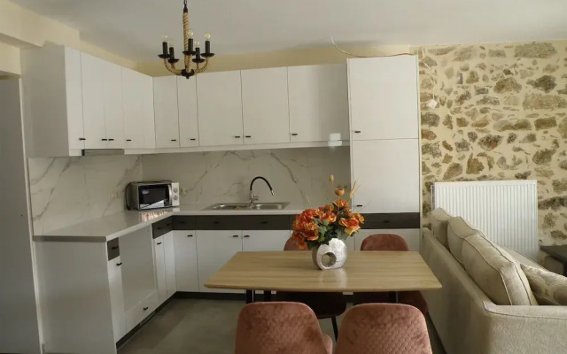 "tratidional House in Kalivos"