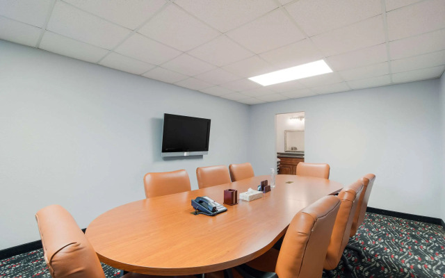 Quality Inn & Suites Conference Center Statesboro Historic District