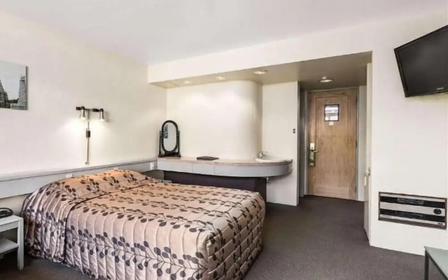 The Angus Hotel