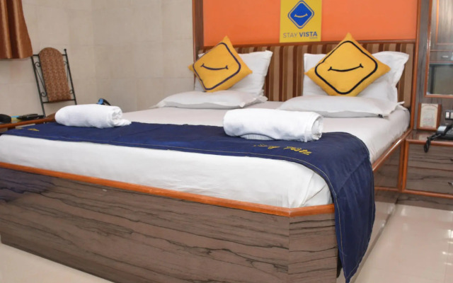 Vista Rooms at Chembur Station