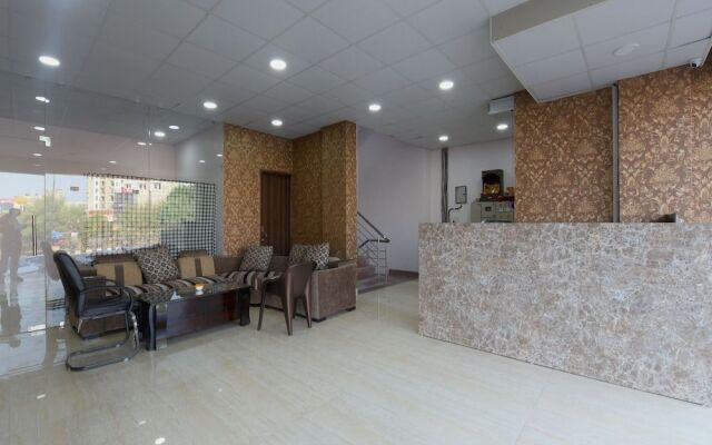 OYO 23606 Hotel Danaria