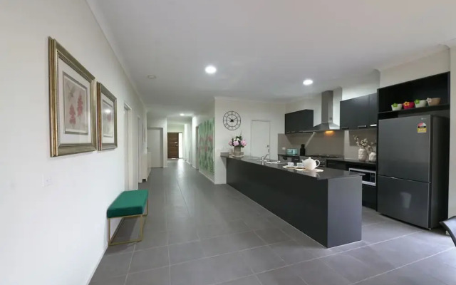 Luxury 9 BRM House in Melbourne