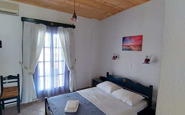 Isalos rooms on the beach