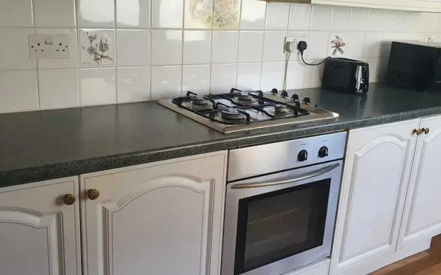 Room in Guest Room - Single Room in Coventry