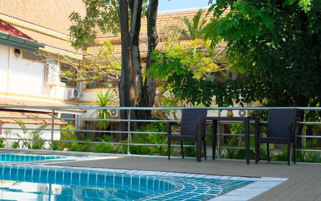 E-Outfitting Vang Thong Hotel