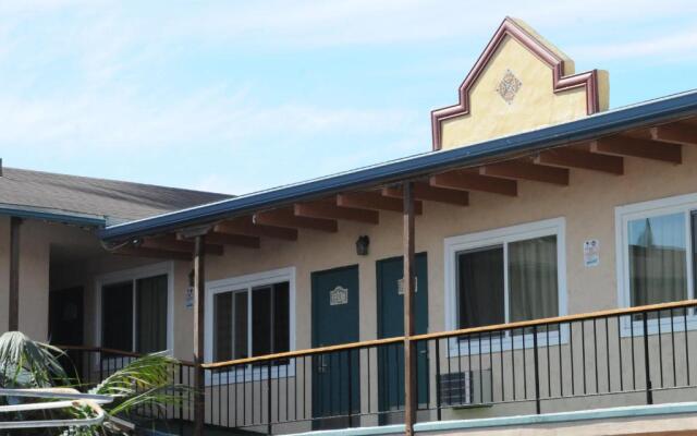 Sandyland Reef Inn